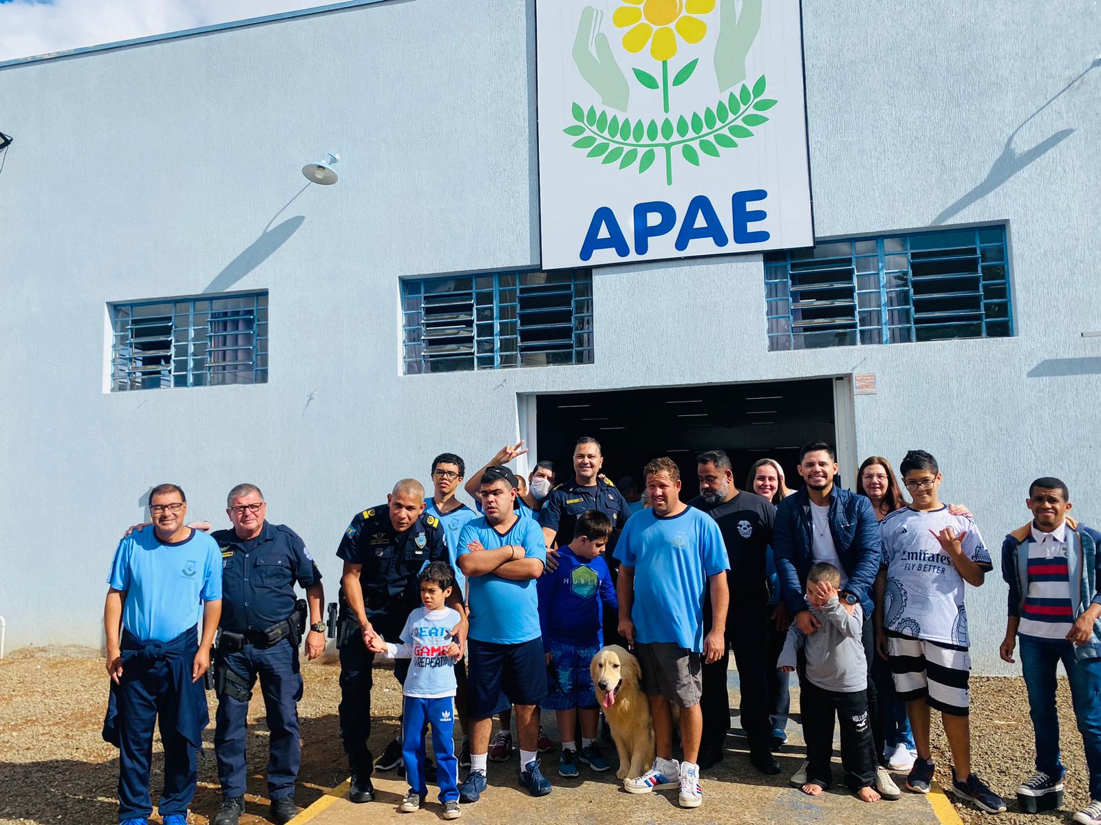 Gcm De Artur Nogueira Promove Passeio De Carreta Para Alunos Da Apae