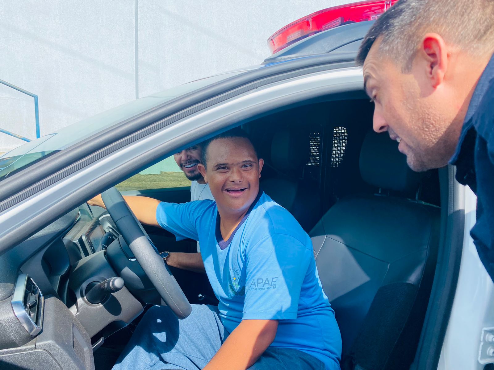 Gcm De Artur Nogueira Promove Passeio De Carreta Para Alunos Da Apae