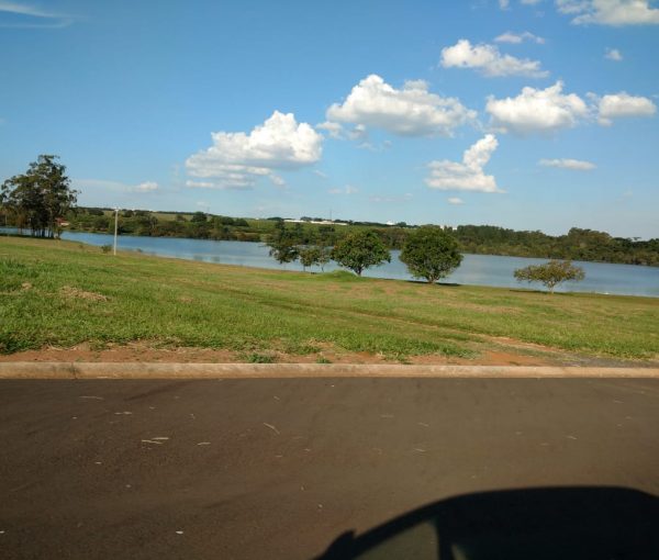 Vende-se terreno no condomínio Lago Azul em Engenheiro Coelho Vende-se terreno no condomínio Lago Azul em Engenheiro Coelho