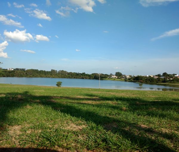 Vende-se terreno no condomínio Lago Azul em Engenheiro Coelho Vende-se terreno no condomínio Lago Azul em Engenheiro Coelho