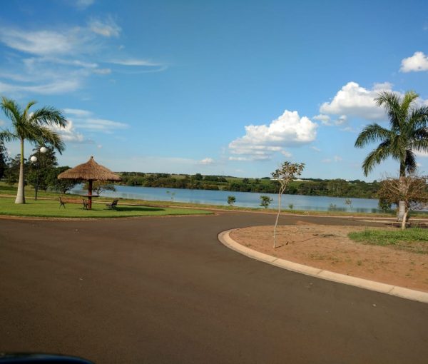 Vende-se terreno no condomínio Lago Azul em Engenheiro Coelho Vende-se terreno no condomínio Lago Azul em Engenheiro Coelho