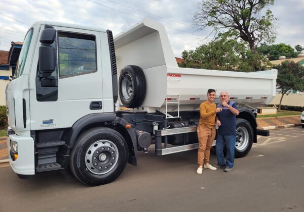 Artur Nogueira recebe novo caminhão basculante para manutenção de ...