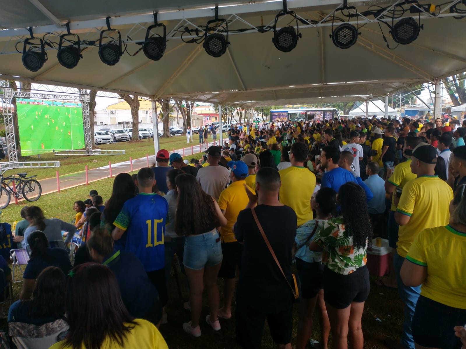 É HOJE! Prefeitura da Serra transmite estreia do Brasil na Copa em telão no  Parque da Cidade