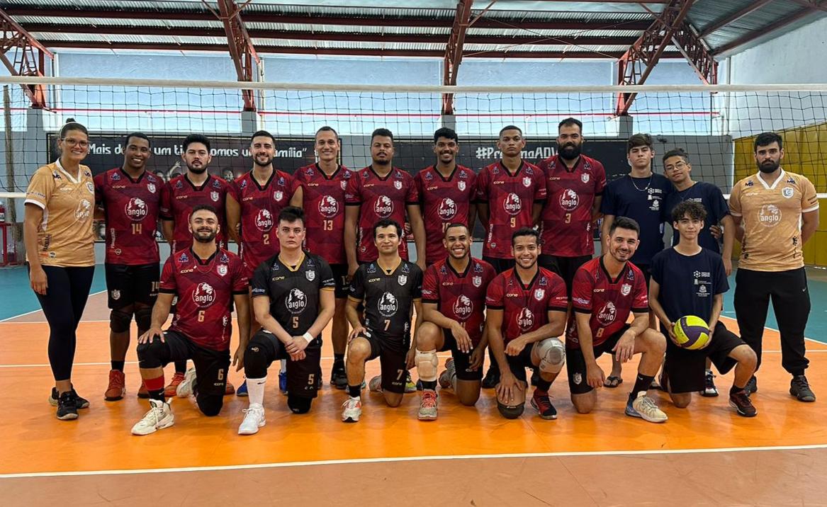 Equipe de Voleibol Adulto Feminino estreia com vitória fora de