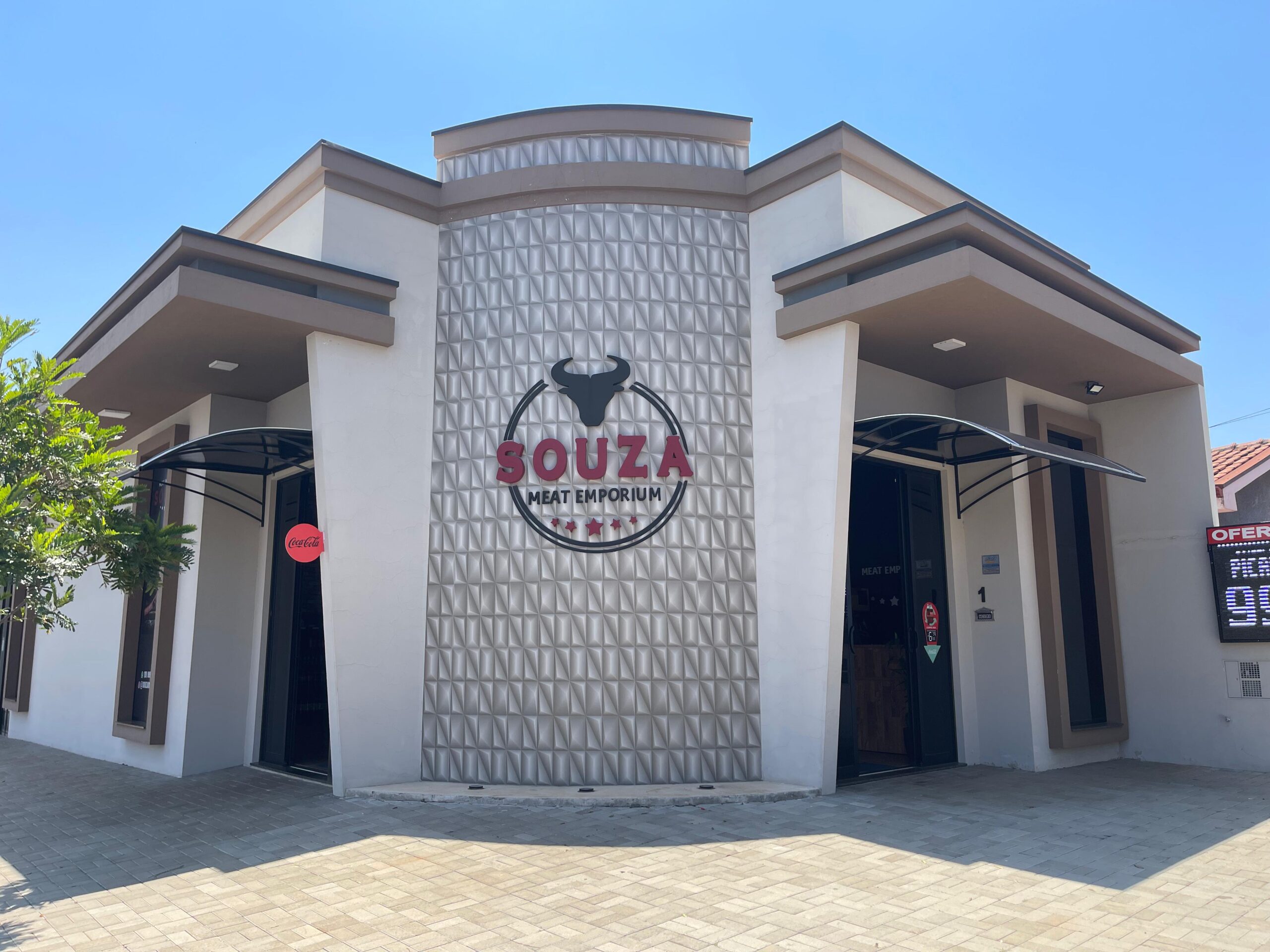 Souza Meat Emporium oferece mais de 30 tipos de espetos artesanais em