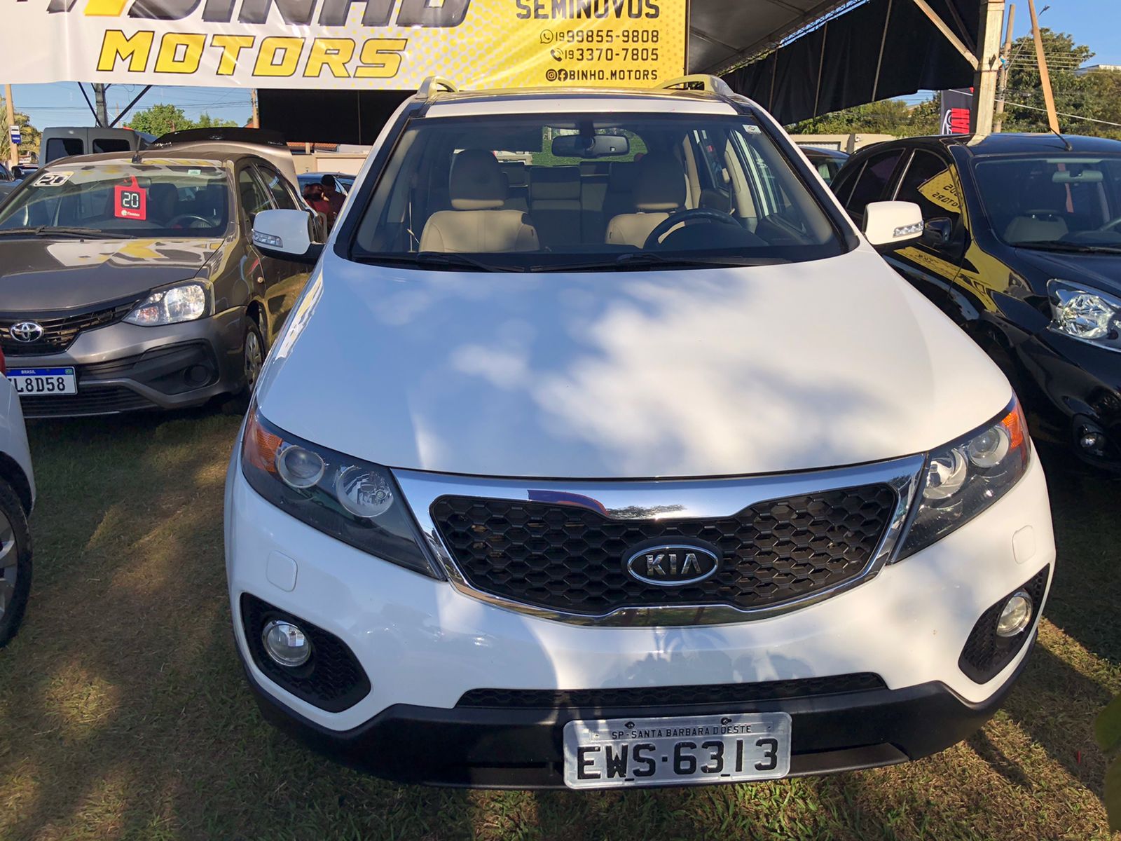 Kia Sorento - 2011/gasolina - Com bancos de couro, cambio automático, ar-condicionado e sete lugares.