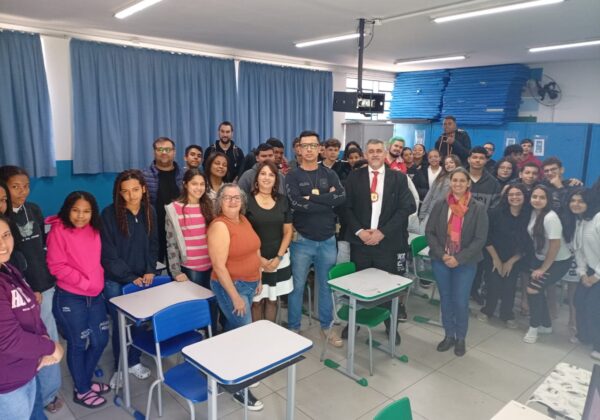 Polícia Civil realiza palestra sobre fake news em escola estadual de ...