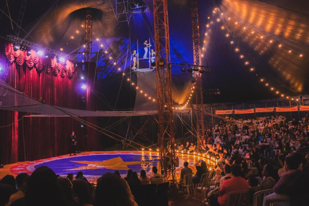 Gigante Happy Day Circus estreia em Artur Nogueira